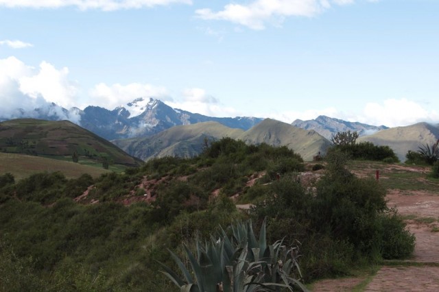 Moray: vue sur les sommets enneigés