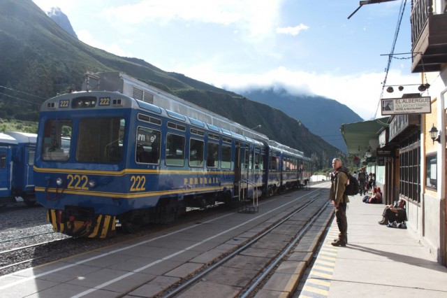 train pour le Machu Picchu à Ollantaytambo