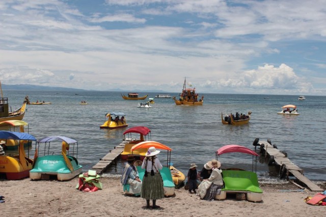 un dimanche sur les bords du lac Titicaca