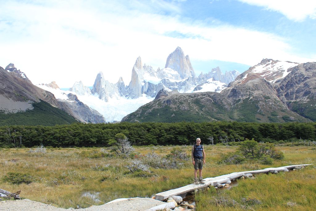 on continue la marche, dans un paysage superbe, avec toujours le fitz roy en fond!